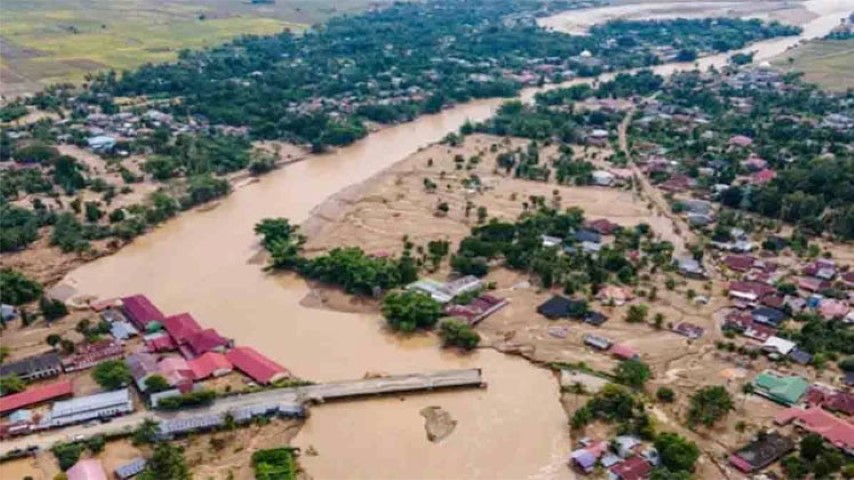 ইন্দোনেশিয়ায় ভয়াবহ বন্যা-ভূমিধসে নিহতের সংখ্যা ৭০০ ছাড়াল